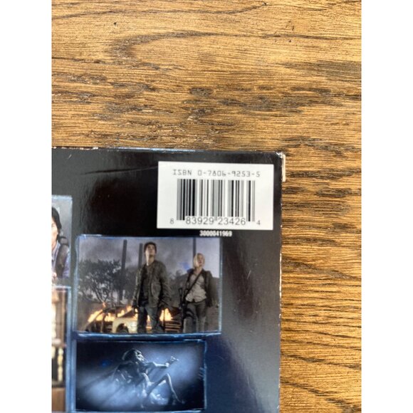Falling Skies Complete Season 1 DVD Set Noah Wyle Steven Spielberg Pre-Owned - Picture 3 of 4